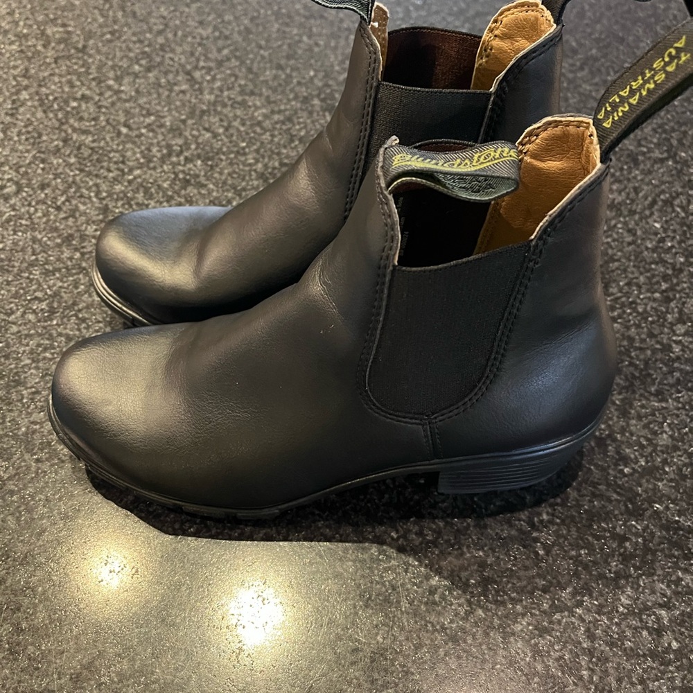 Blundstone 1671  Black Leather Chelsea Boots